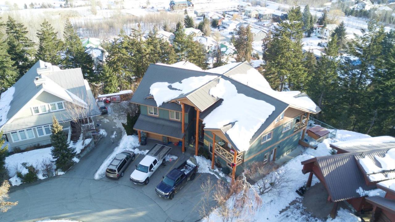 Greenwood Country Inn Pemberton Exterior photo
